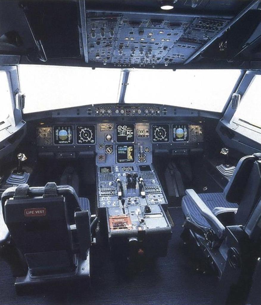 a320 glass cockpit software system