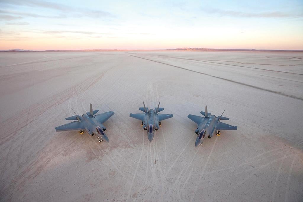U.S. Fifth-Generation Fighters: F-22 Vs. F-35 | Aviation ...