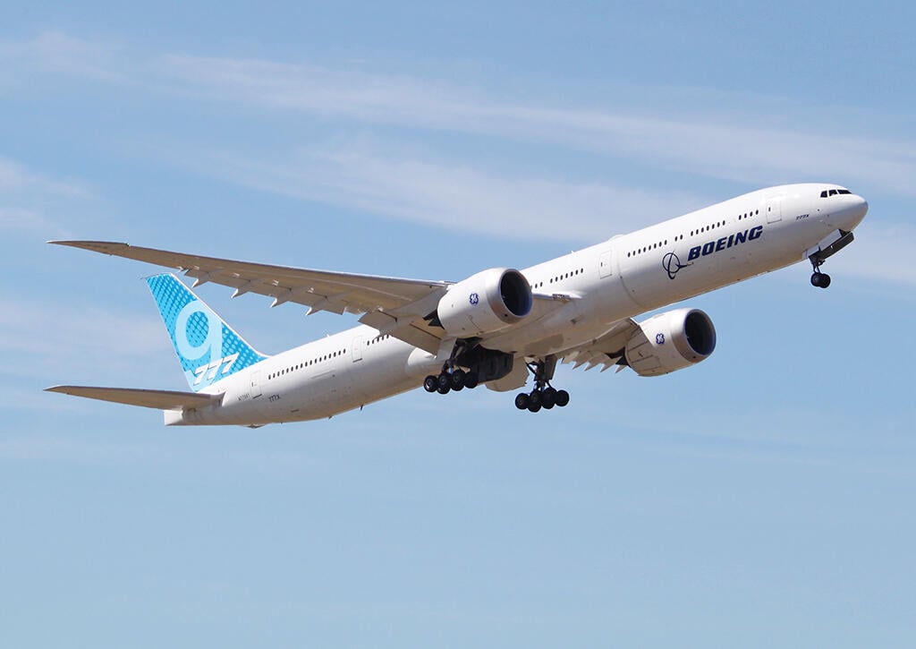Boeing 777-9 in flight