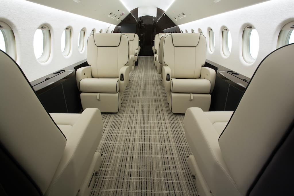 Falcon 900 cabin