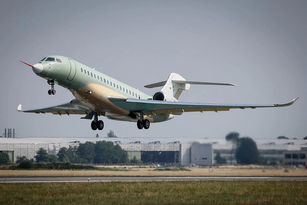 Dassault Falcon 10X jet