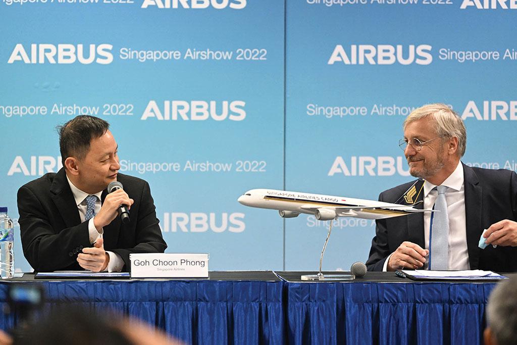 Singapore Airlines CEO Goh Choon Phong (left) and Airbus Chief Commercial Officer Christian Scherer at the Singapore Airshow