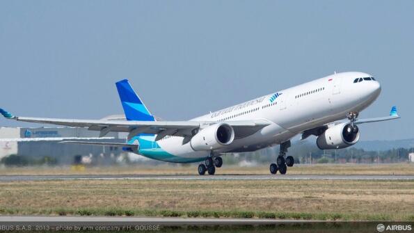 昭* GARUDA INDONESIA A330-300 737-800 Garuda Indonesia takes delivery of first A330-300 | Aviation Week