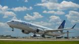 United 737-9 takes off