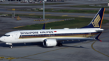 Singapore Airlines Boeing 737-8