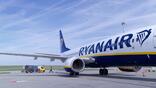Ryanair aircraft side view