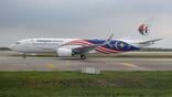Malaysia Airlines 737-8 