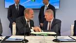smbc execs shaking hands with airbus execs