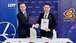 LOT polish airlines CCO robert ludera and thai airways CCO kittiphong sansomboon