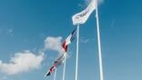 safran uk and french flags