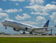 United 737-9 takes off