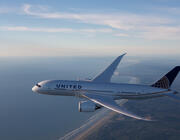united 787 flying