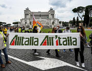 Alitalia workers protest at piazza venezia