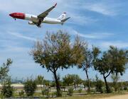 Norwegian prepares to land at Barcelona Airport