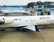 Delta jetliner