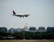 AA jet landing at Reagan National