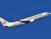 Japan Airlines 737-800