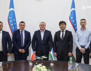 Uzbekistan Airways and Omnipol officials