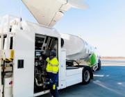 Airport tanker with renewable fuel 