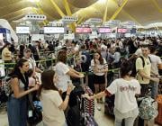 airport passengers in line
