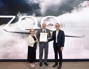 Gulfstream President Mark Burns (center). 