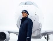 Finnair pilot in front of a Finnair A350