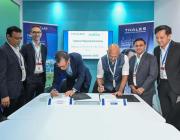 Thales and Indigo executives sign agreements.