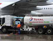 SAF truck refueling an air france jet
