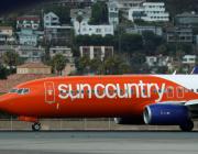 Sun Country 737 at San Diego International Airport