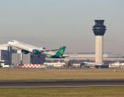 aer lingus jet taking off at MAN