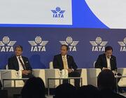 Thai Airways CEO Chai Eamsiri (center)
