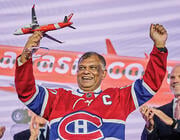 Tony Fernandes holding Airbus A220 model