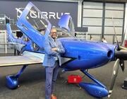 Boni Caldeira in front of a cirrus aircraft