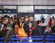 passengers queuing for ees