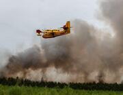 Firefighting aircraft in the Gironde