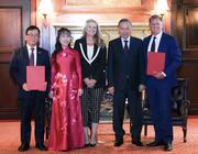 vietjet and spacex representatives 