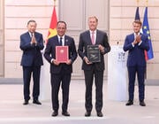 Vietnam Airlines and Airbus present MOU 