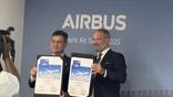 STARLUX CEO Glenn Chai (left) and Airbus EVP commercial aircraft sales Benoît de Saint-Exupéry.